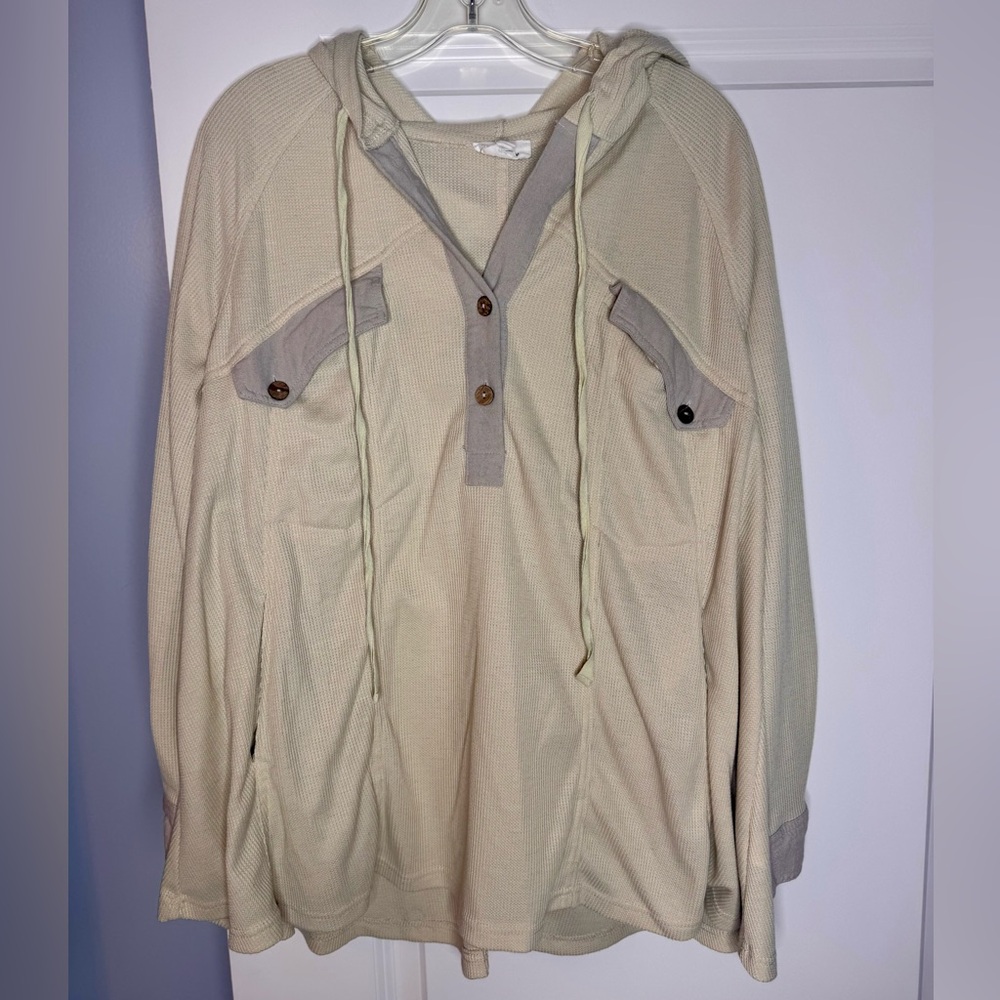 🍓6/$15🍓 Cream Hooded Pullover with Pockets